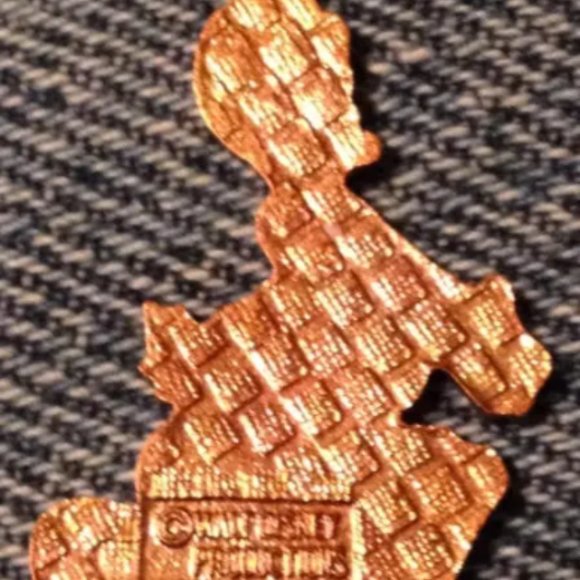 Donald Duck Charm ~ Diving ~ Swimming ~ 80's Walt Disney Productions - Picture 2 of 3